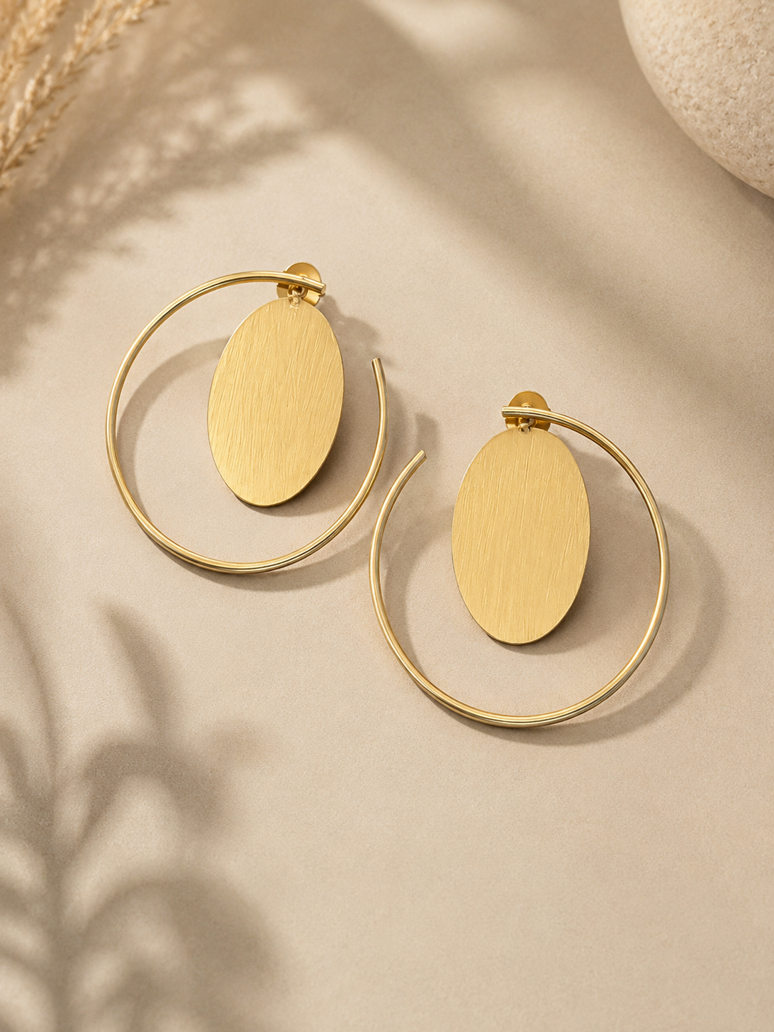 Oval in circle