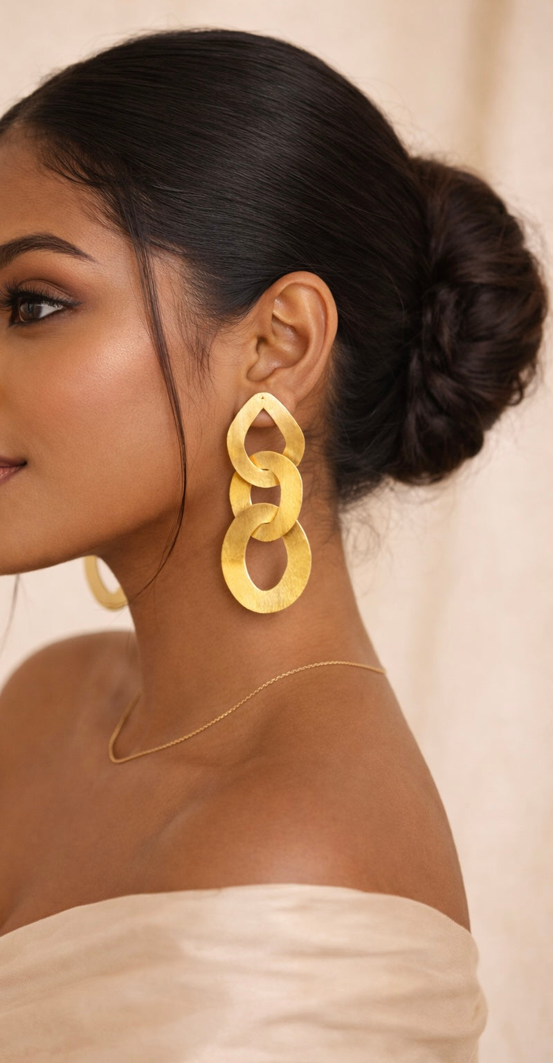 Drama chain earrings
